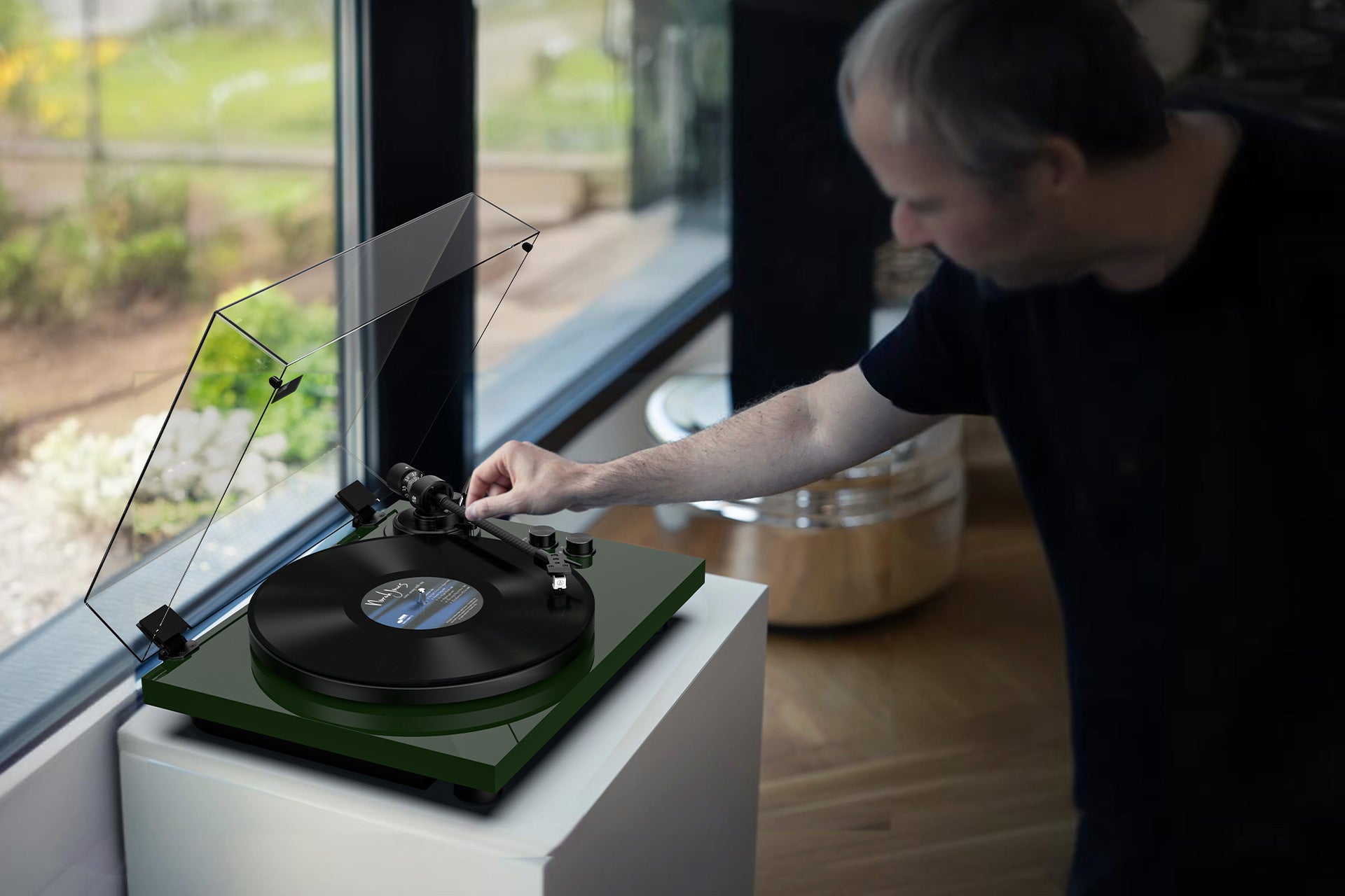 Vintage vs. Modern: How Vinyl Turntables Have Transformed Over the Decades